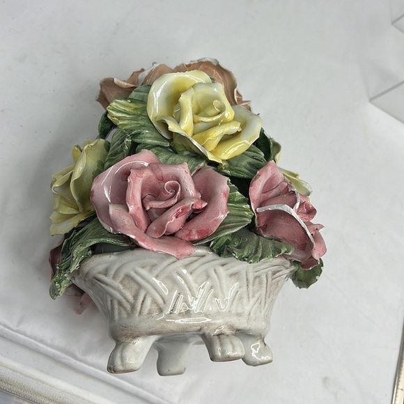 Capodimonte Porcelain Flower Roses Basket - Picture 11 of 11